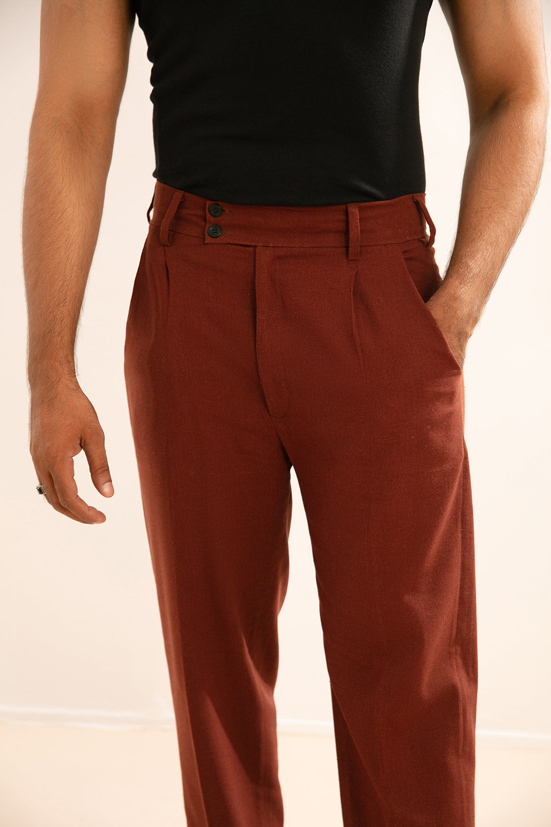 CLASSIC-FIT LINEN TROUSER