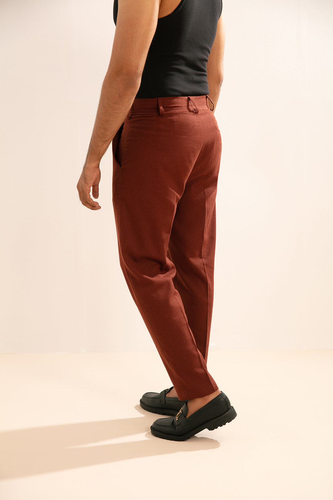 CLASSIC-FIT LINEN TROUSER