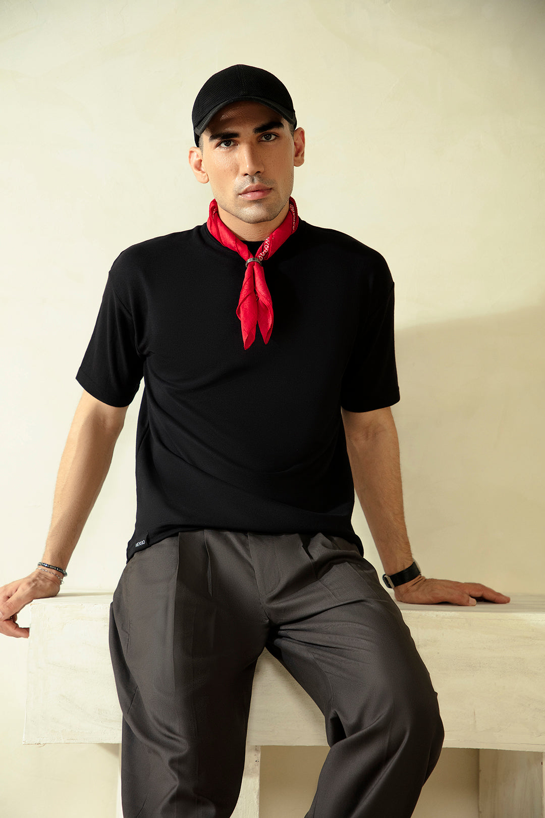 BLACK BASIC T-SHIRT
